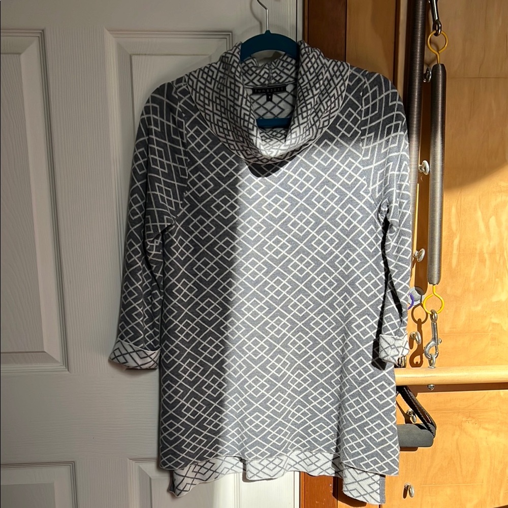Funsport Gray Geometric Knit Top